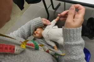 Atelier couture réparation de poupée